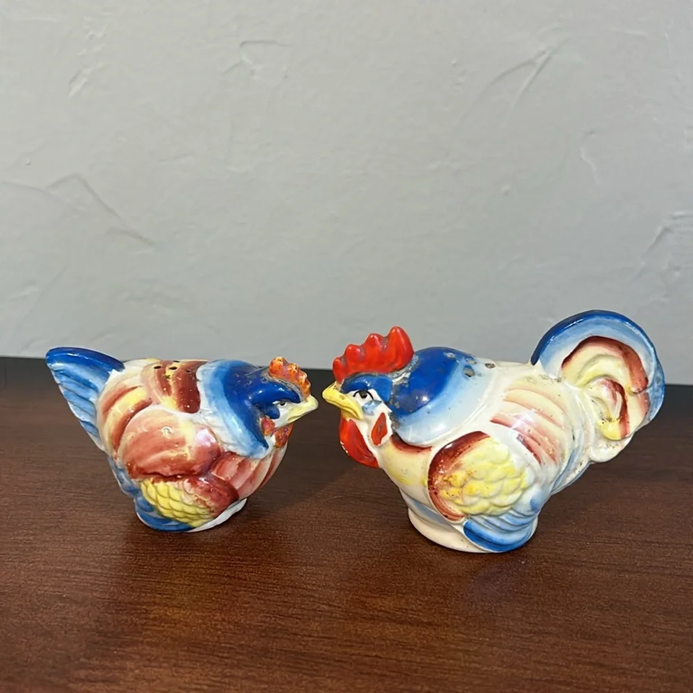 Vintage rooster and chicken salt/ pepper shakers